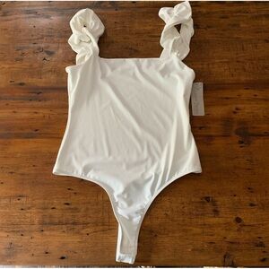 Lizard Thicket Lyn Burches Cream Square Neck Ruffle Strap Cream Bodysuit Sz L